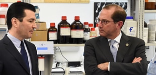 Alex Azar and another person standing in a lab